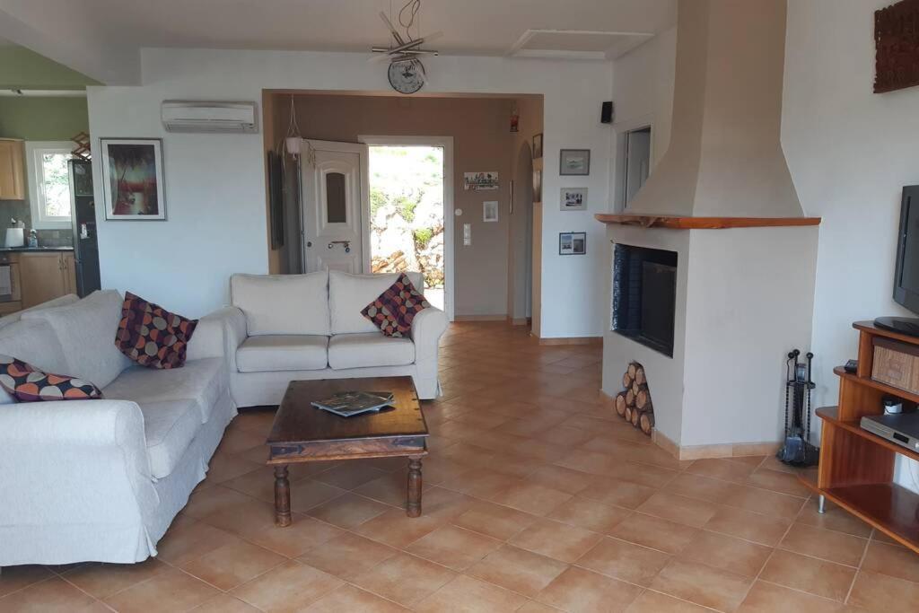 Villa Sunrise With Stunning Views And Private Pool Katokhórion 外观 照片