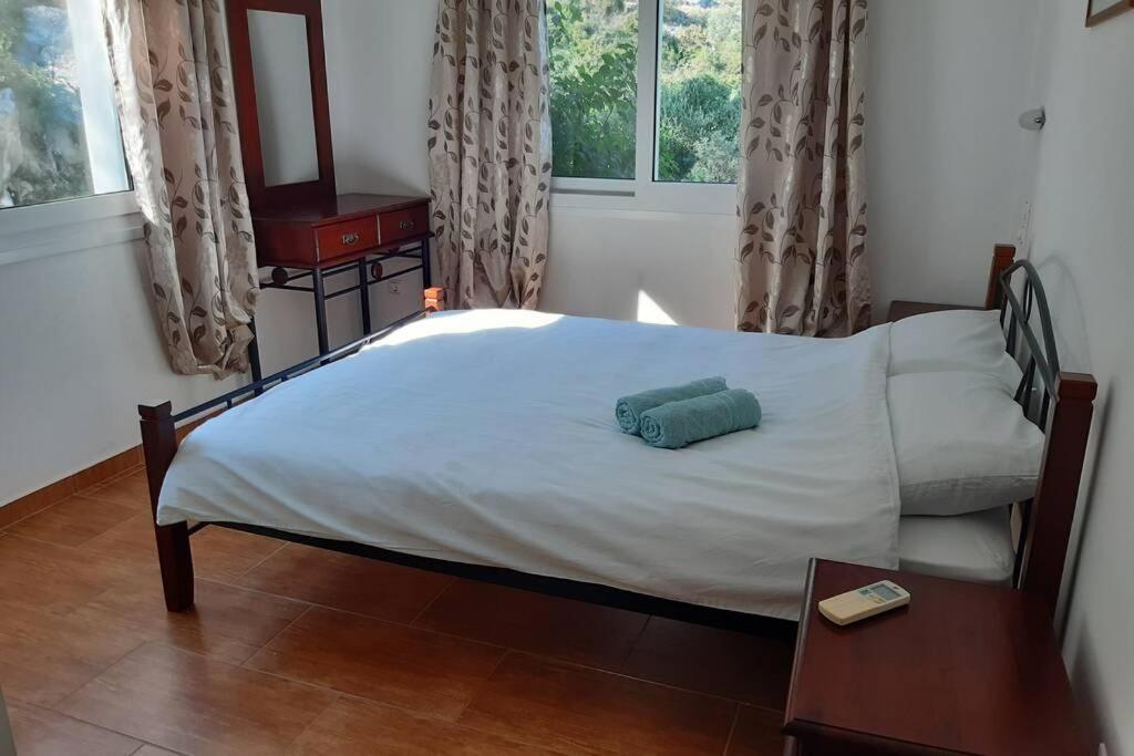 Villa Sunrise With Stunning Views And Private Pool Katokhórion 外观 照片